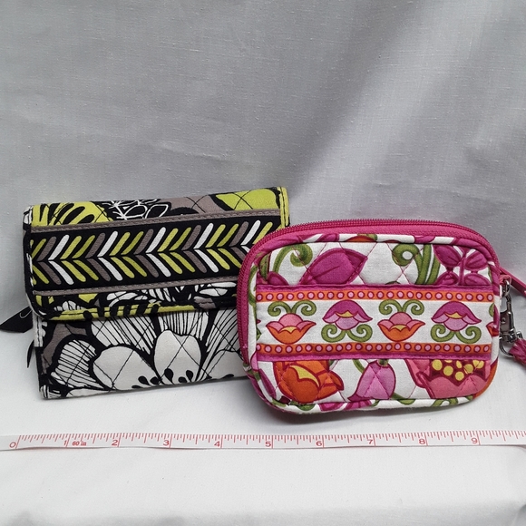 Vera Bradley wallet 😀😀😀 - Picture 3 of 5